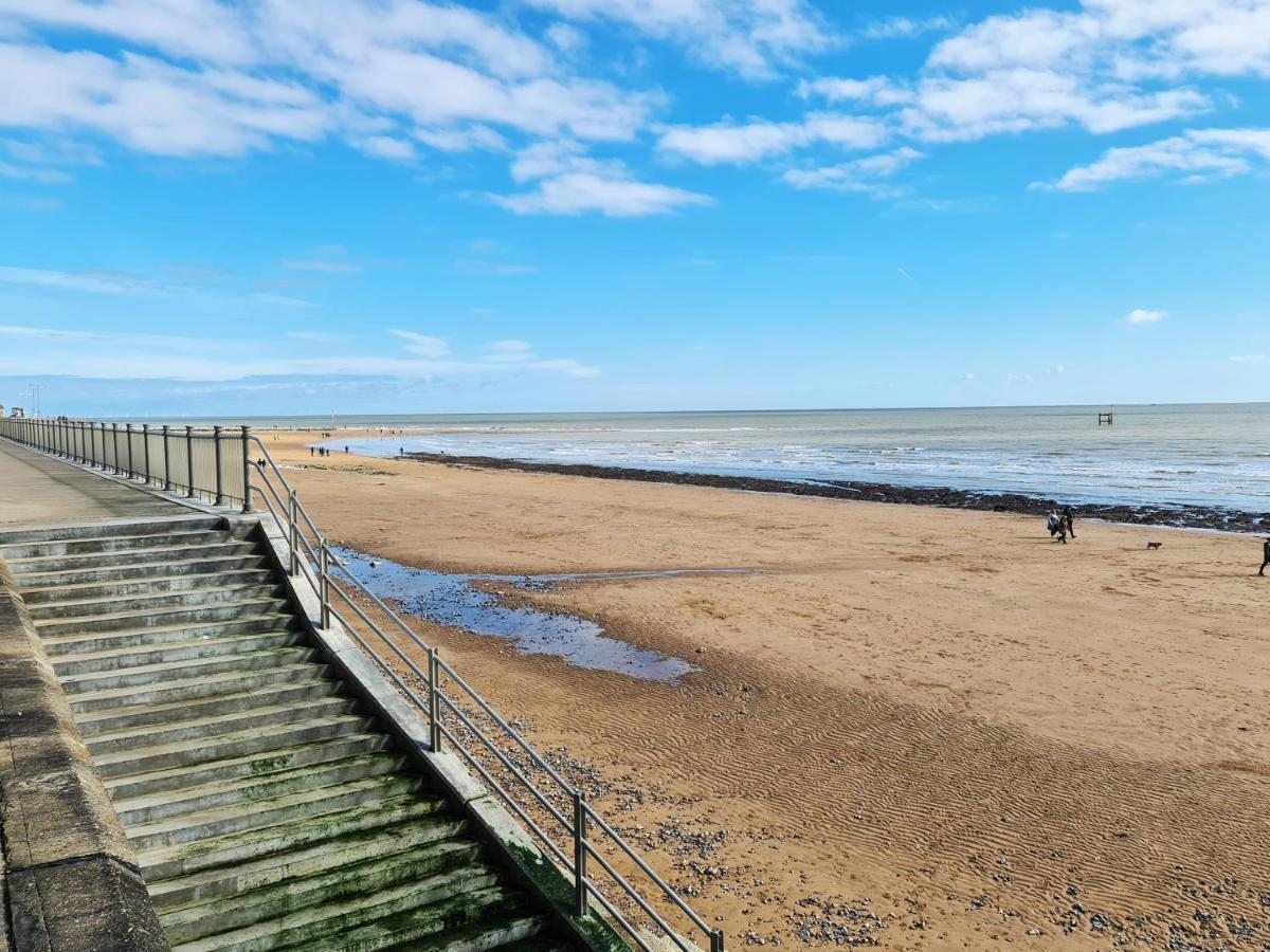 Vitamin Sea - Beachfront Apartment - Sleeps 4 Ramsgate Extérieur photo