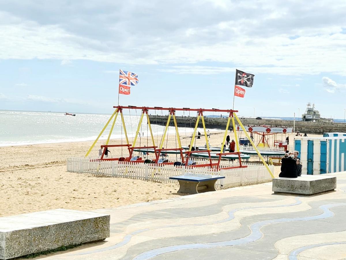 Vitamin Sea - Beachfront Apartment - Sleeps 4 Ramsgate Extérieur photo